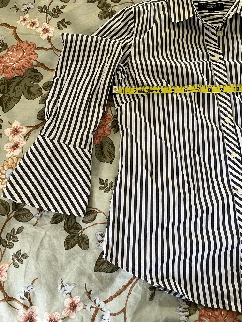 🌟Banana Republic Black and White Tailored Button Down Size 8 - Picture 5 of 6